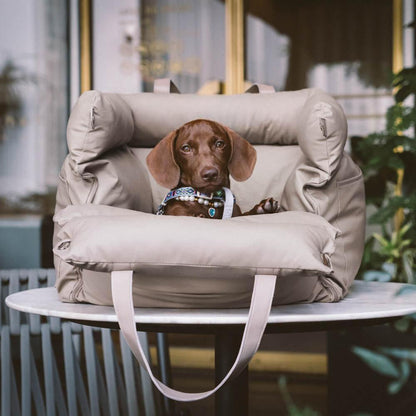 Siège auto pour chien en similicuir de luxe - Urban Voyager pour plus de confort et de sécurité