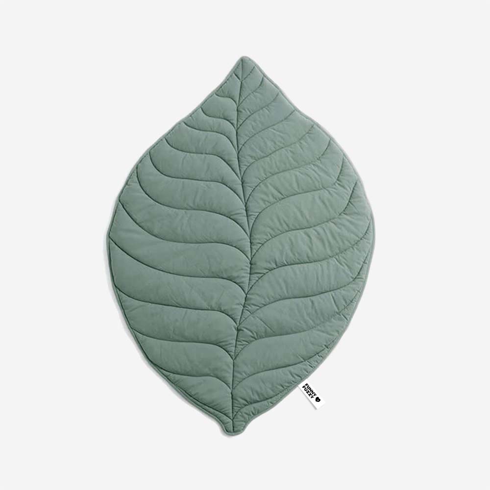 Versatile Leaf-Inspired Pet Mat